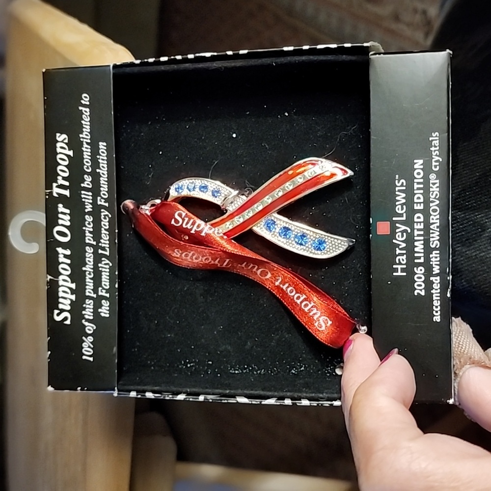 NEW HARVEY LEWIS  CRYSTALS SWAROVSKI SUPPORT OUR TROOPS ORNAMENT